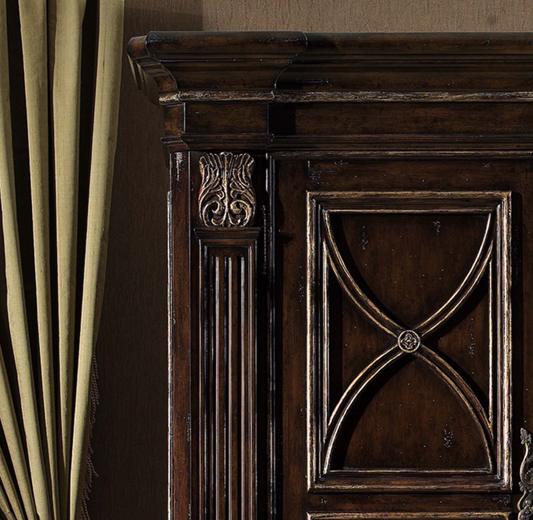 Marge hotsell carson armoire