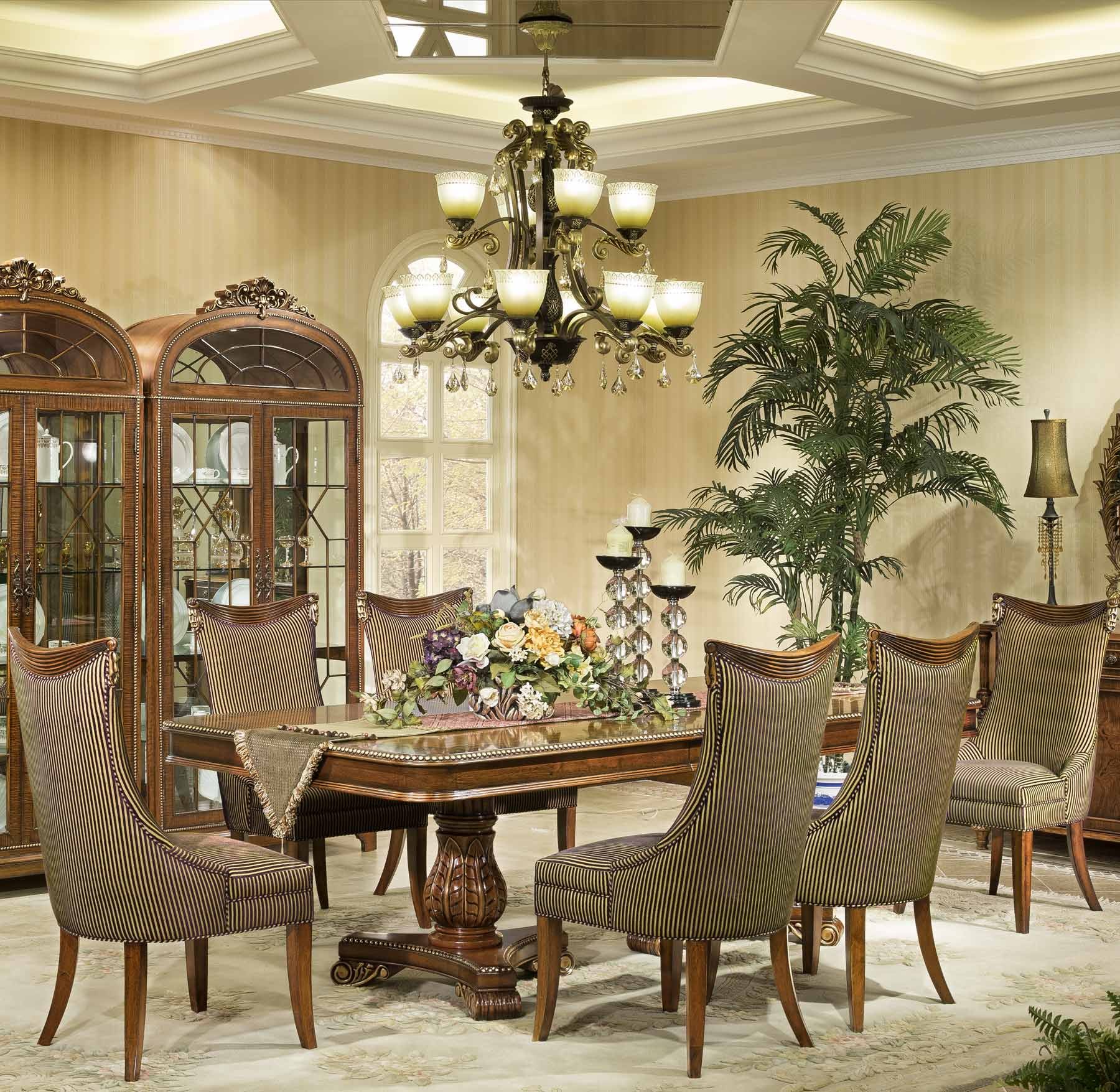 Park Lane 7-pc Dining Set shown in Vintage Cohiba finish