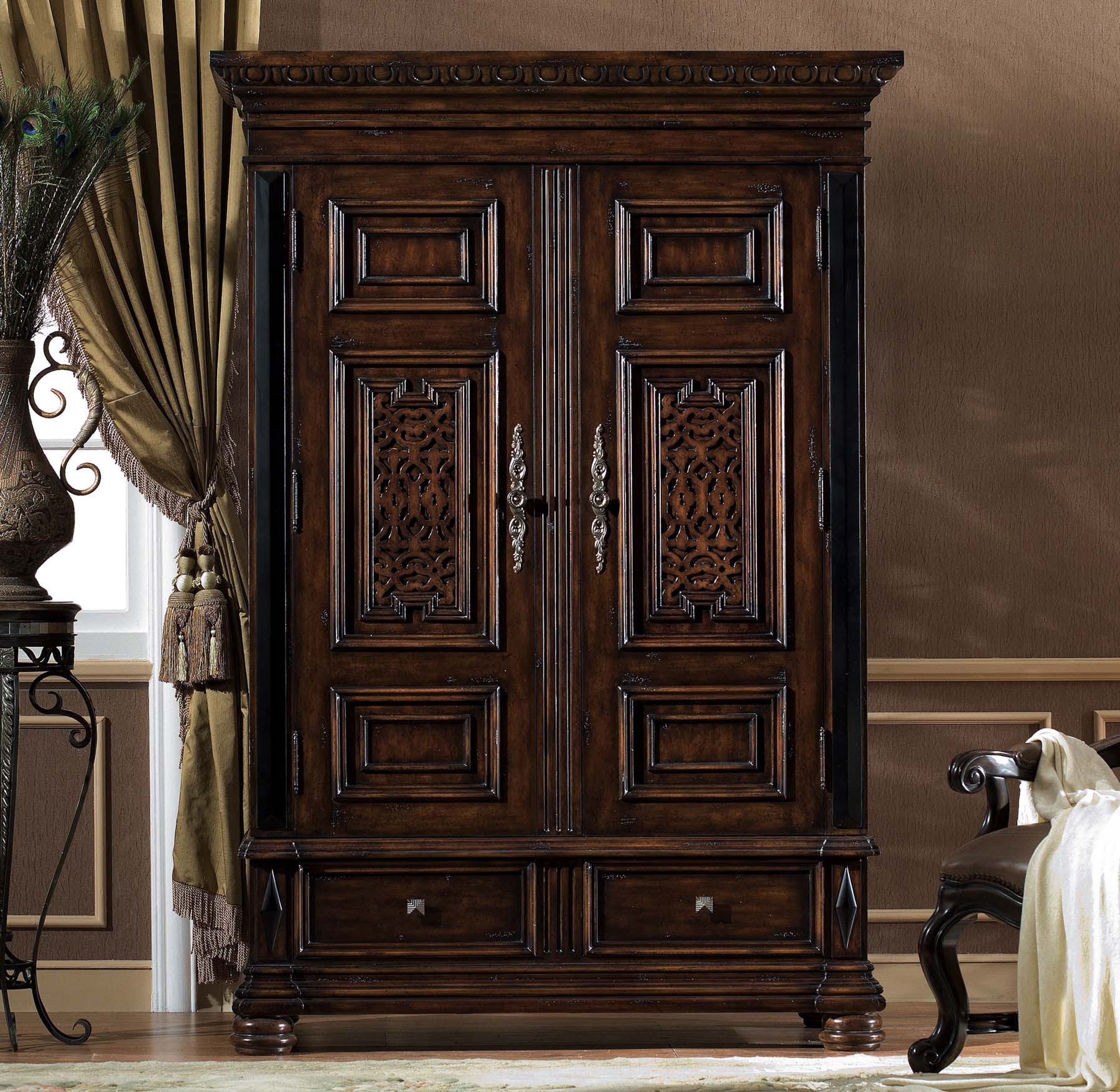 Armoire : Savannah Collections