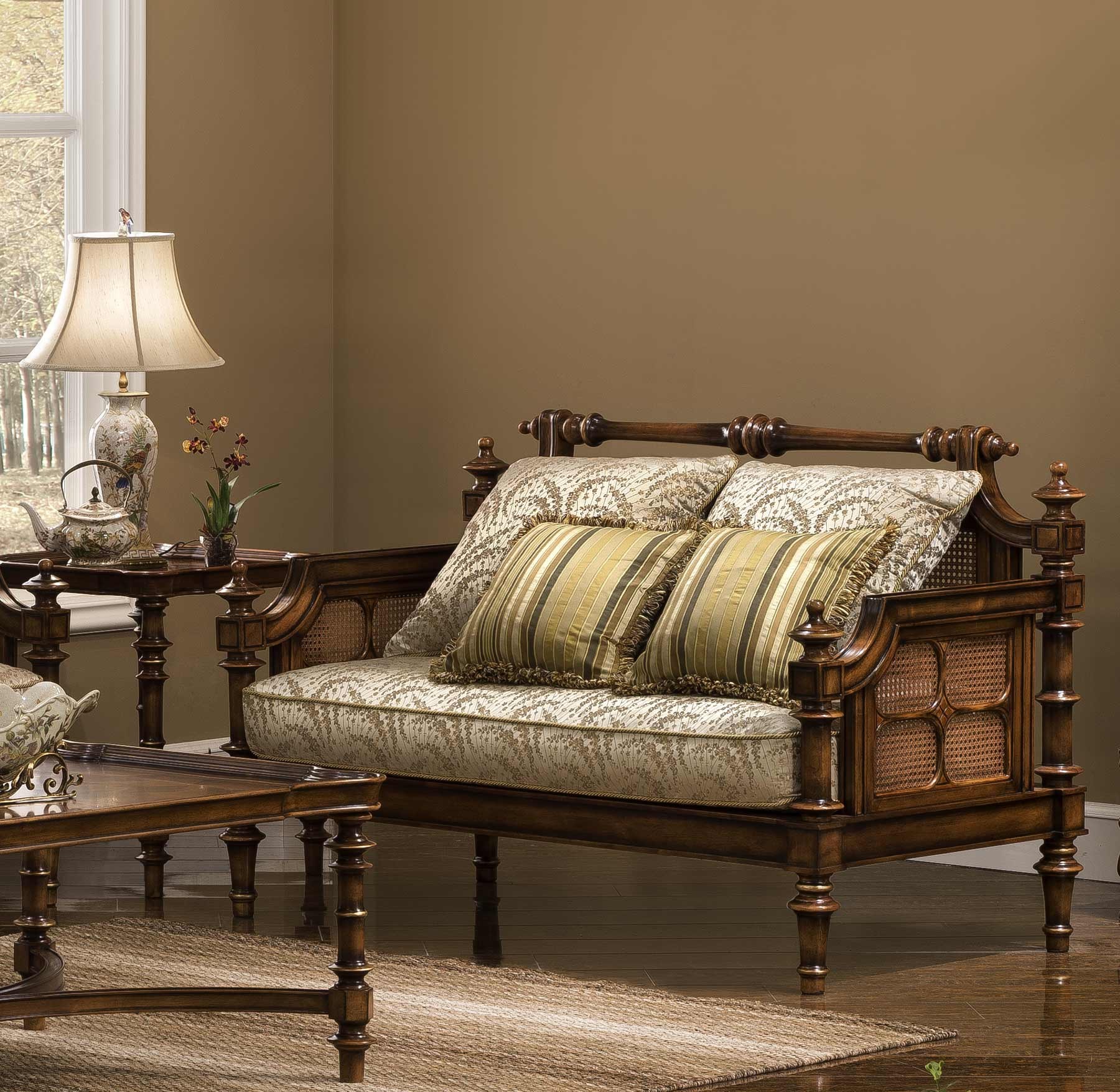 Huntington Loveseat shown in Vintage Cohiba finish